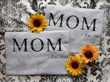 Load image into Gallery viewer, MOM T-shirt
